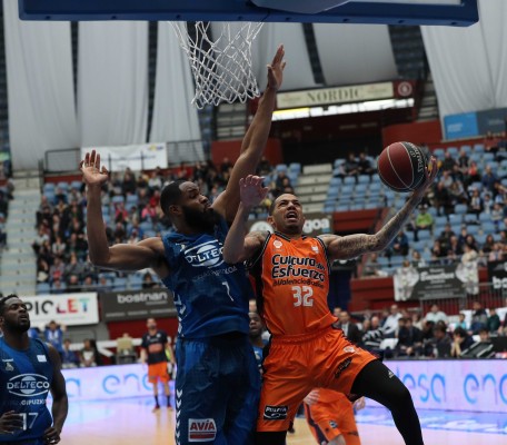 Récord de triples en la Liga para dar un golpe encima de la mesa (77-95)