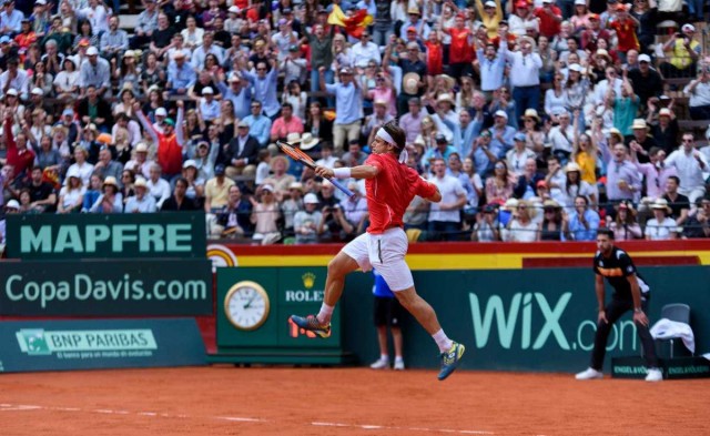 'Gladiador' Ferrer mete a España en semifinales con una victoria épica