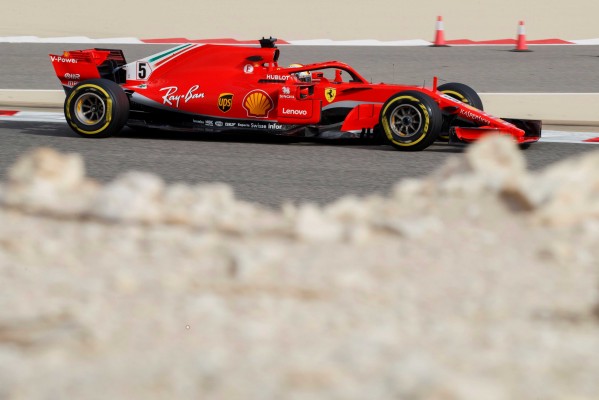 Vettel resiste