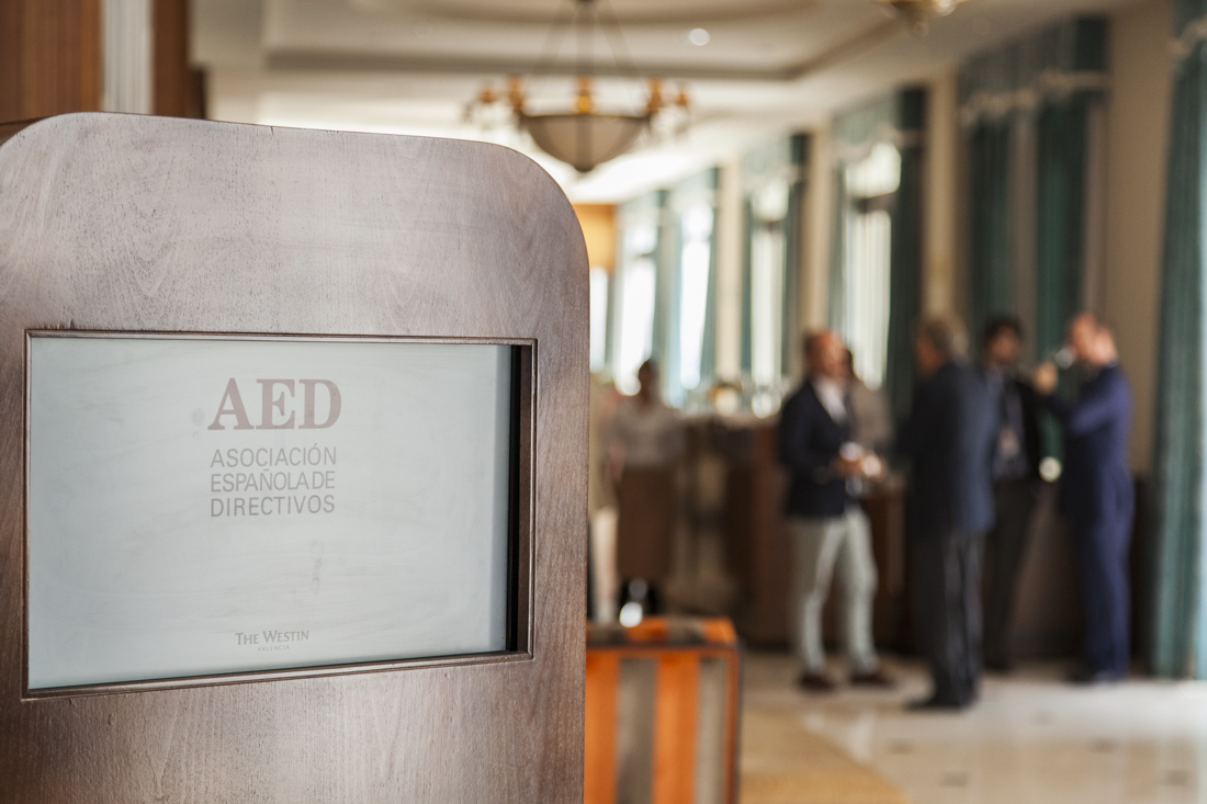 Coloquio de Adolfo Utor, presidente de Baleària, en la AED