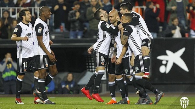 El Valencia se mete en la lucha por el segundo puesto


