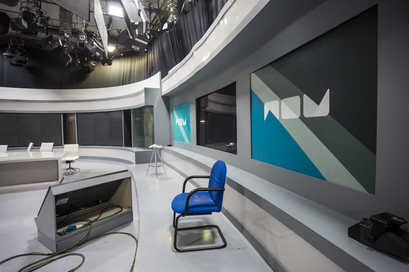 Ximo Puig y los liquidadores de RTVV visitan el Centre de Produccions de Burjassot (Fotos: EVA MÁÑEZ)