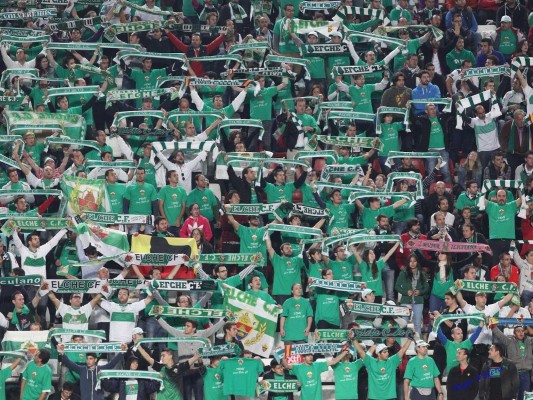 El Elche mantiene doble jornada económica pese a las protestas de la afición