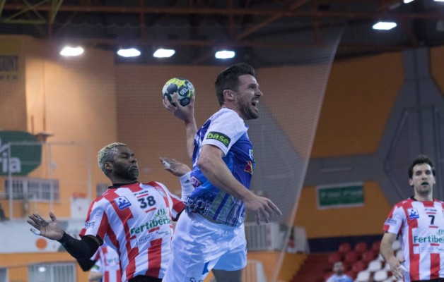 El Balonmano Benidorm quiere reencontrarse con la victoria en el duelo autonómico

