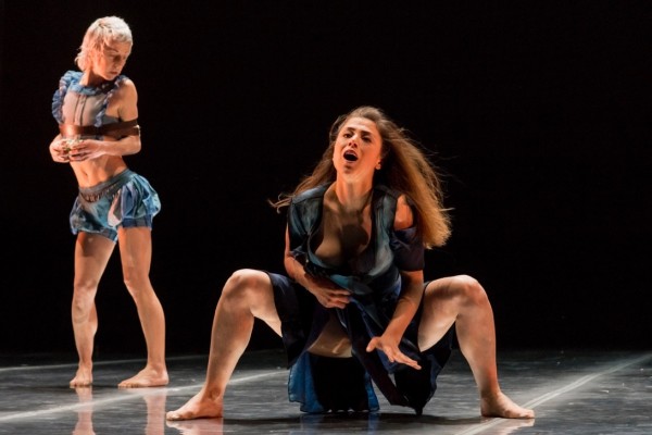 Ananda Dansa aprende a bailar el esperpento 