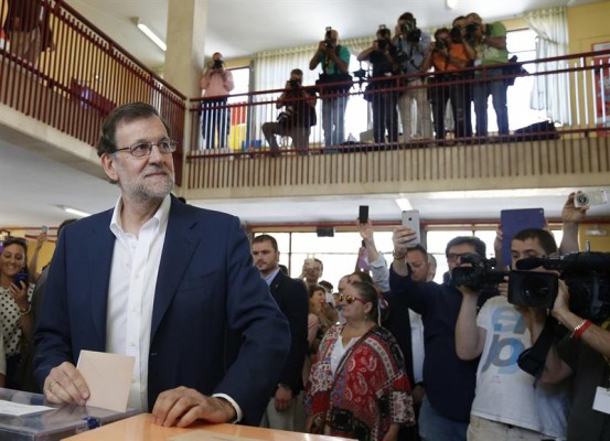 Los candidatos votan por el 26J