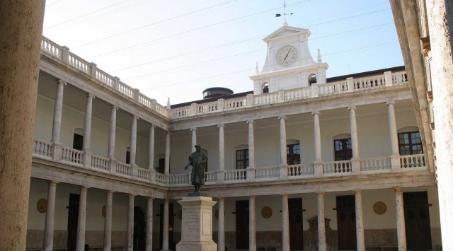 El sector de la cultura debate en La Nau sobre propiedad intelectual