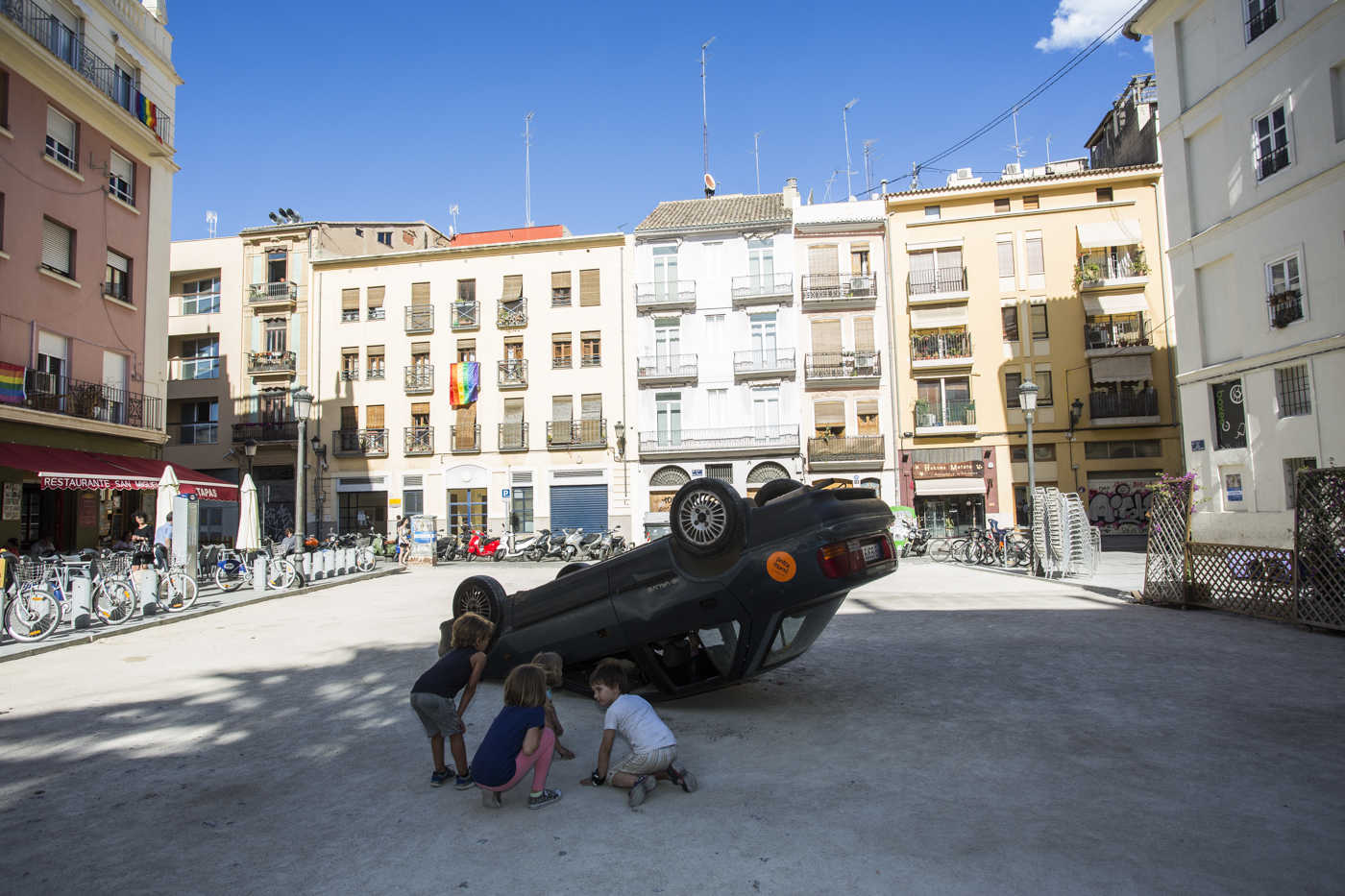 Los bomberos salvan la cultura en Intramurs (Fotos: EVA MÁÑEZ)