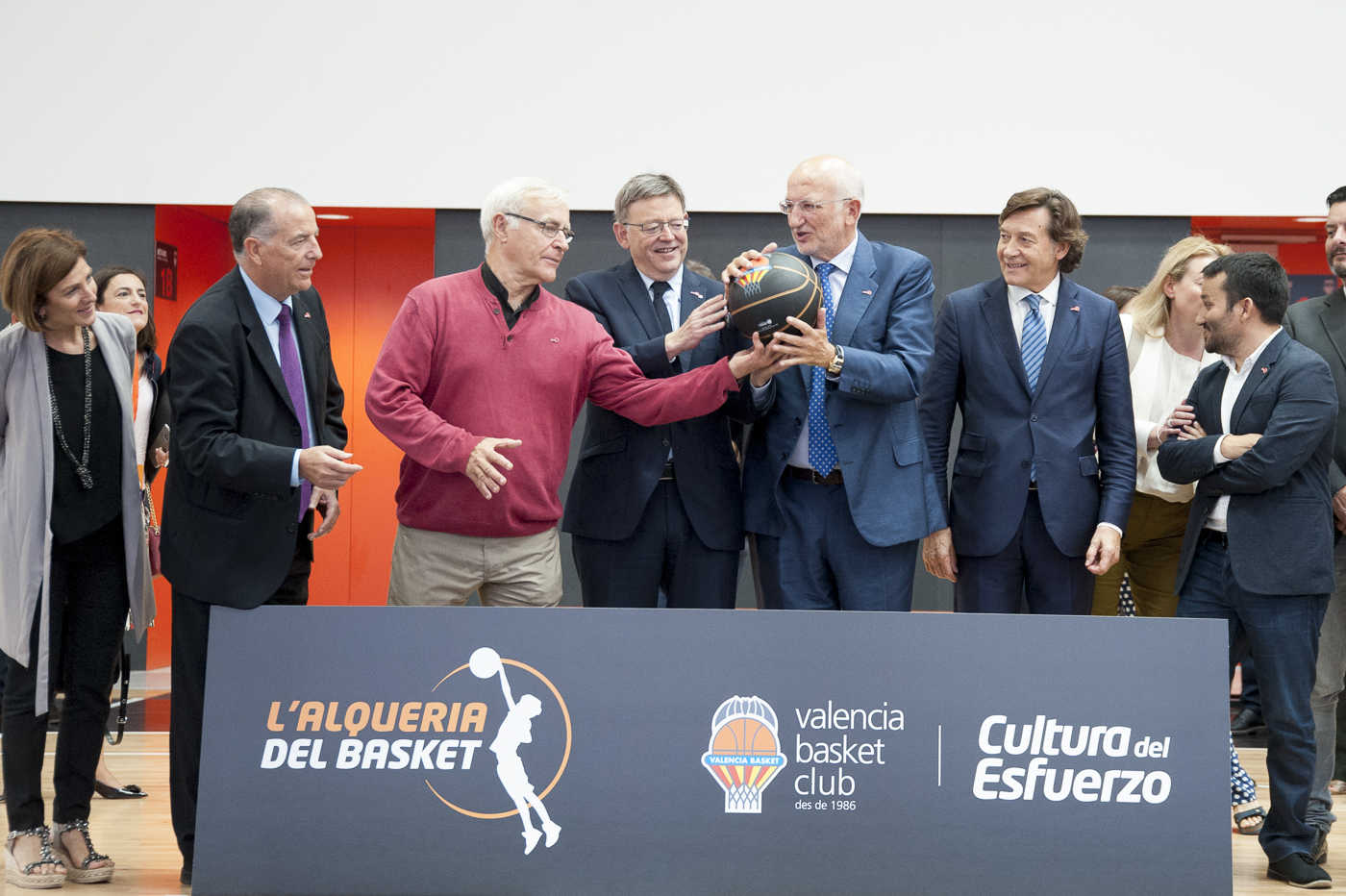  Juan Roig cede y acepta las condiciones del Ayuntamiento de València para su pabellón