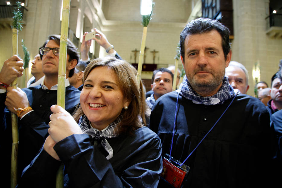 Isabel Bonig y José Císcar, en la romería de Santa Faz. Foto PEPE OLIVARES - 