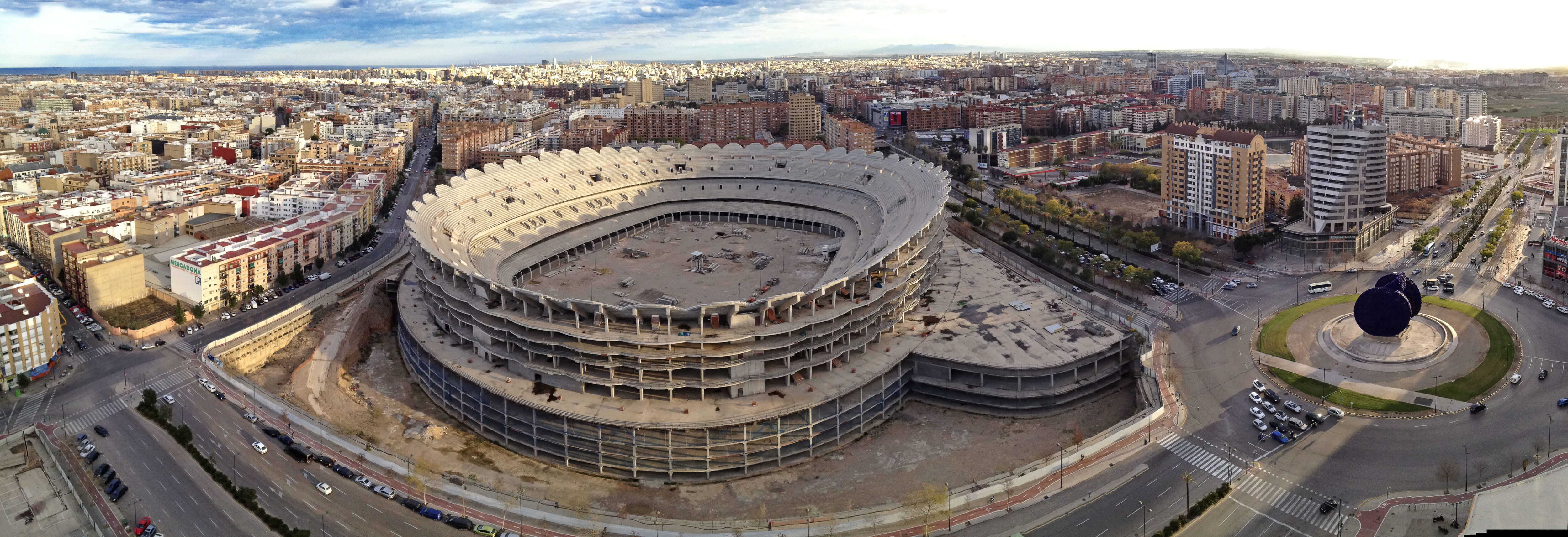Vista de la esctructura del nuevo Mestalla cuyas obras llevan nueve an?os paradas. Foto: EFE - 