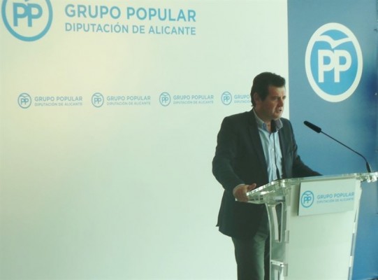 Císcar ofrece el apoyo del PP para defender las competencias de la Diputación