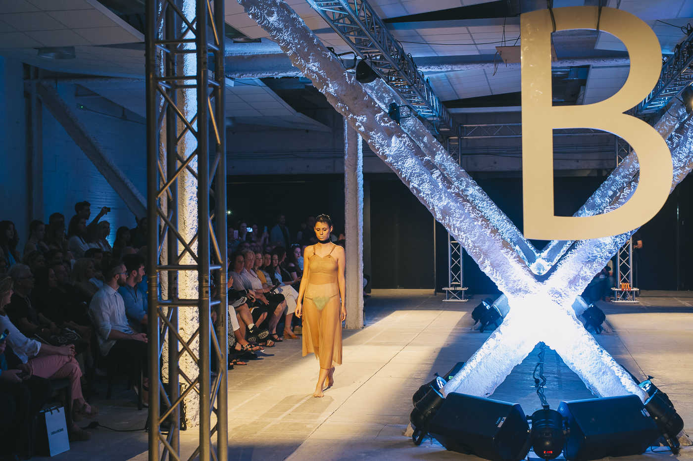 La Pasarela Barreira irrumpe con ‘Oriental-ísmos’ en La Rambleta (Fotos: Kike Taberner)