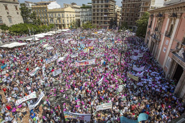 Multitudinaria manifestación por la libertad educativa en Valencia (Fotos: Marga Ferrer)