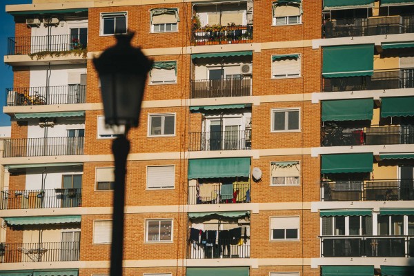 Accés a l’habitatge i condicions laborals, l’hora d’una política d’habitatge europea