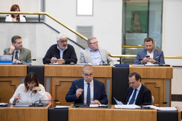 La 'masteritis' llega a la Diputación de Alicante: los flamantes másters ahora son cursos