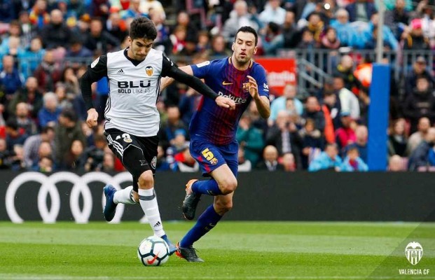 El Valencia cierra su racha de 9 partidos sin perder con el 2-1 del Camp Nou