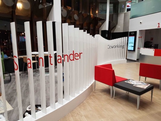 Banco Santander  habilitará espacios de 'coworking' para clientes y no clientes