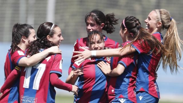 Charlyn tumba al colista con un hat-trick y avanza hacia la Copa