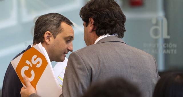 El pacto PP-Cs en la Diputación de Alicante preveía expulsiones a diputados y asesores por falsificar el curriculum