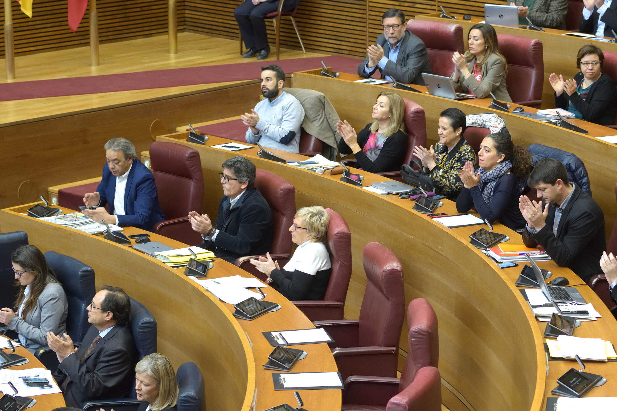 El Grupo Socialista en Les Corts recibe 24.000 euros al mes para contratar asesores y solo tiene dos