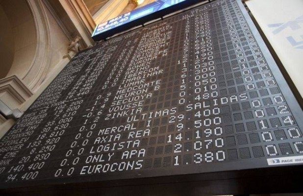 El tirón bancario acerca al Ibex 35 a los 9.800 puntos a media sesión