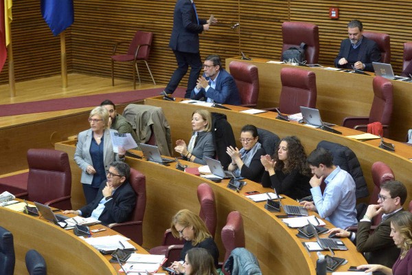 El Grupo Socialista en Les Corts dice que da la subvención al partido y este la gestiona
