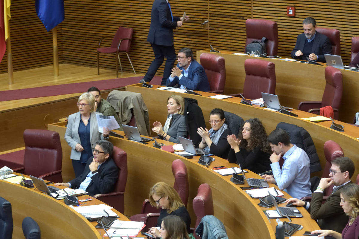 El Grupo Socialista en Les Corts. Foto: CORTS - 