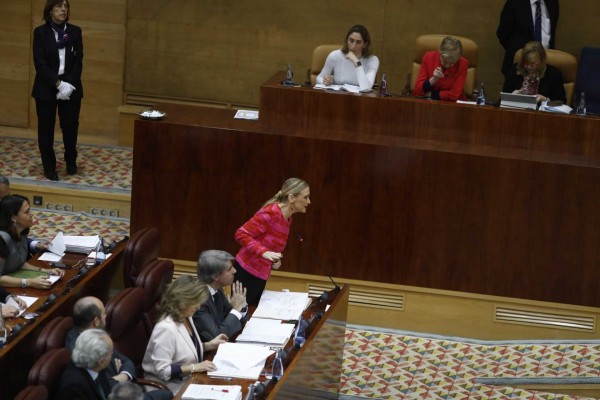 Cifuentes renuncia por carta a su máster de la URJC y pide disculpas por sus 