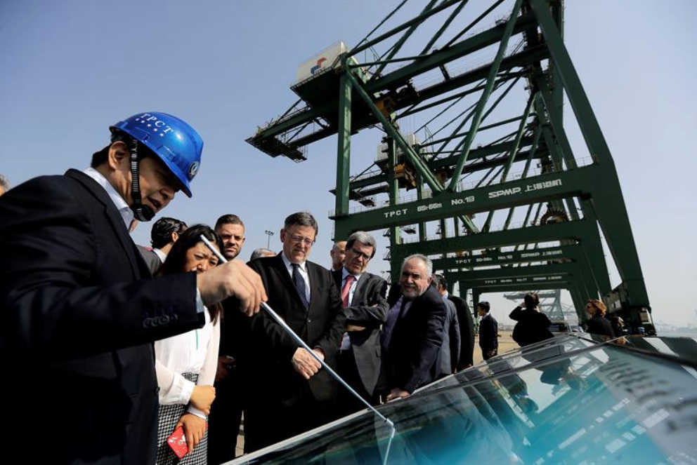 Ximo Puig y la naviera china Cosco analizan varias inversiones portuarias en València