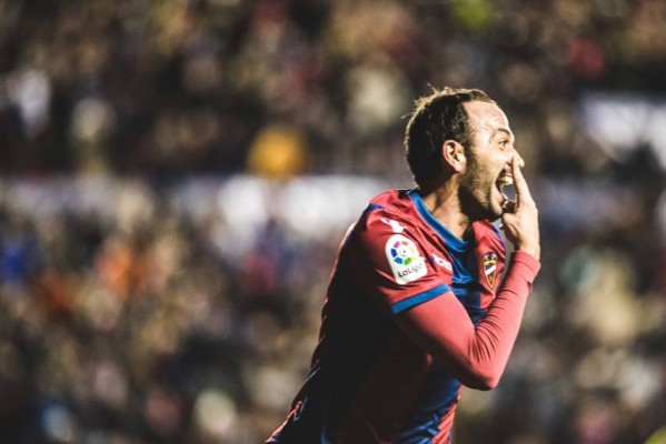 Pazzini, duda ante el Málaga por un edema en el sóleo