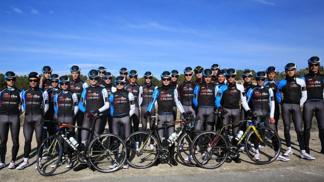 Contador presenta a las 'futuras figuras' del ciclismo español