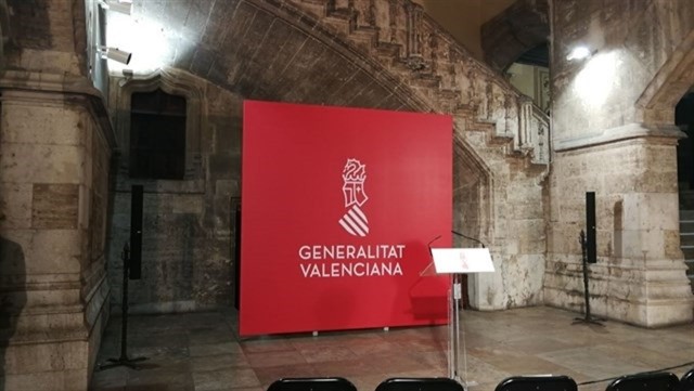 Soler cifra en 32.400 euros el coste del rediseño y aplicación del nuevo logo de la Generalitat