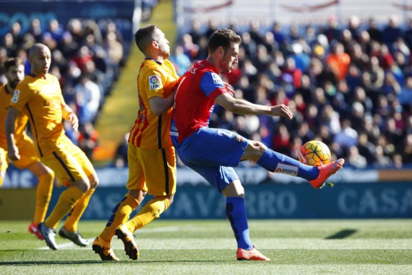 Iván López sufre un edema pero podría jugar ante el Getafe