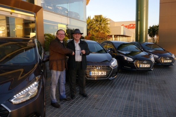 Autiber Motor entrega una flota de seis unidades del modelo i40 a la empresa Turia Taxi