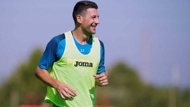 Bonera y Fornals se incorporan al grupo en primer entrenamiento de la semana