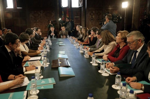 Todos los partidos se unen en un frente común para exigir una nueva financiación