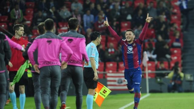 Bardhi muestra el camino de la salvación al Levante en San Mamés