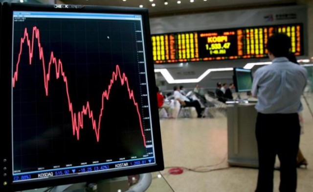 Vuelta a las andadas: el Ibex 35 retoma la senda bajista a media sesión