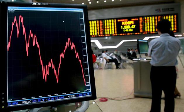 Vuelta a las andadas: el Ibex 35 retoma la senda bajista a media sesión