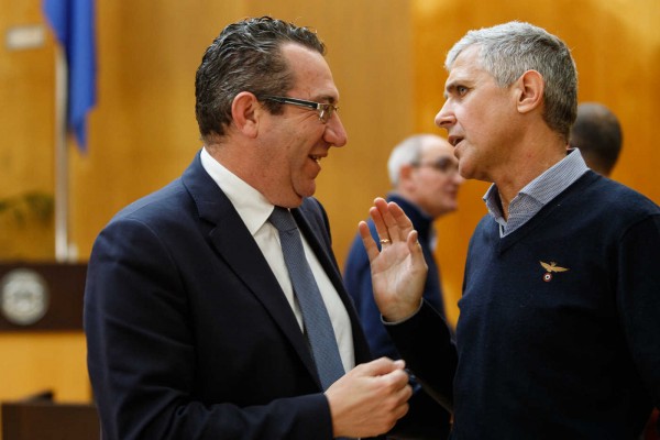 El pacto de Cs y PP de Benidorm: en contra de 56 de las 60 de enmiendas de PSOE, Liberales y Compromís
