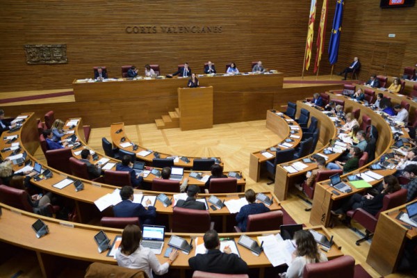 Les Corts rechazan publicar en el portal de transparencia los títulos de los diputados