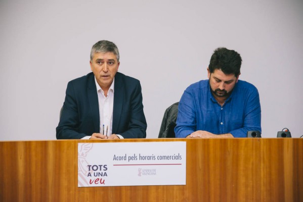 El Gobierno ve inconstitucional el recorte a la apertura en domingo pactado por el comercio