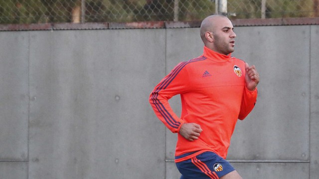 Las molestias de Abdennour vuelven a dejar a Neville con una defensa en cuadro