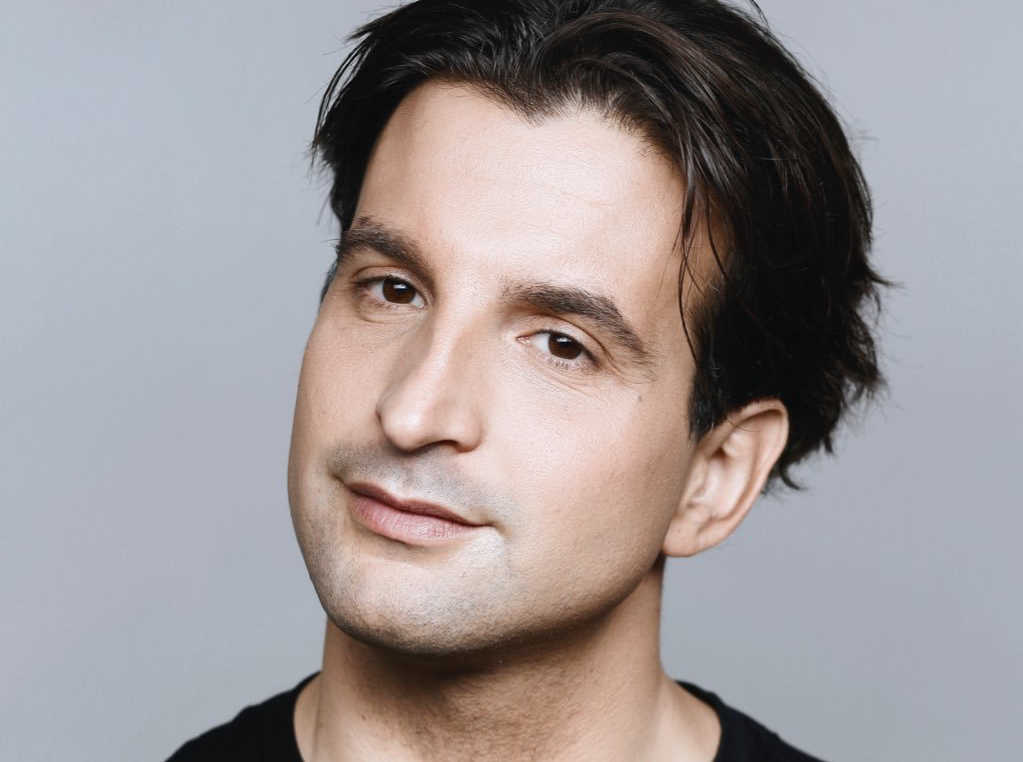 El actor castellonense Victor Antolí muestra las claves para un casting de ficción en Russafa