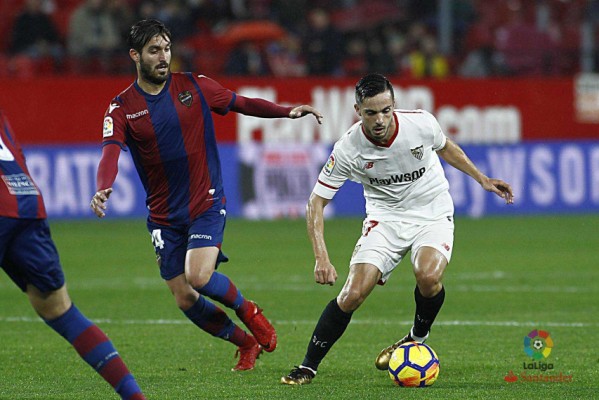 Duelo por la salvación y por Europa entre Levante crecido y Sevilla convulso