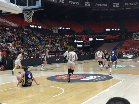 El Claret se estrena con triunfo pese a la remontada del León (60-65)