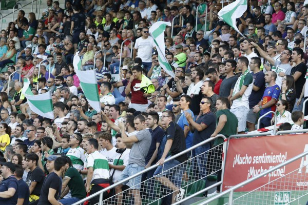 Un millar de aficionados ya se ha acogido a la promoción de entradas lanzada por el Elche