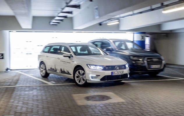 Volkswagen ofrecerá en 2020 el aparcamiento autónomo en modelos en serie