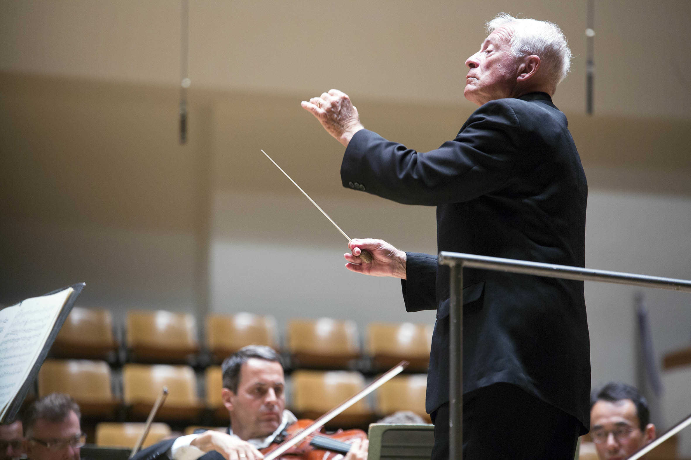 Orquesta del Mozarteum en el Palau: corrección sin entusiasmo